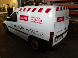 kleebisreklaamid-laduksi-autode-kiletamine-firmagraafikasse3—copy.1000×1000